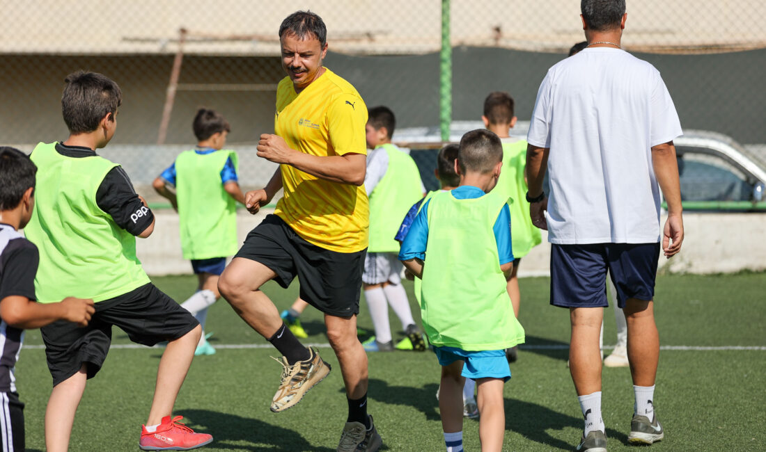 Buca Belediyesi'nin düzenlediği futbol kursları, profesyonel isimlerin katılımıyla unutulmaz bir