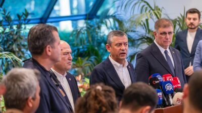 CHP Genel Başkanı Özgür Özel, İzmir'deki gözaltı operasyonuyla ilgili meydan