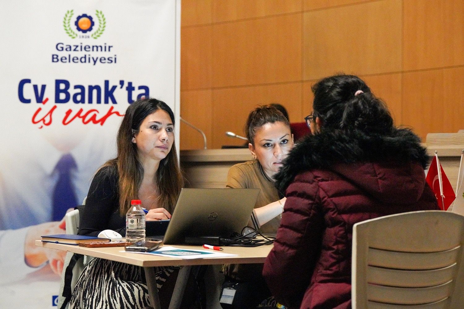Gaziemir Belediyesi’nin istihdama destek olmak amacıyla hayata geçirdiği CV Bank