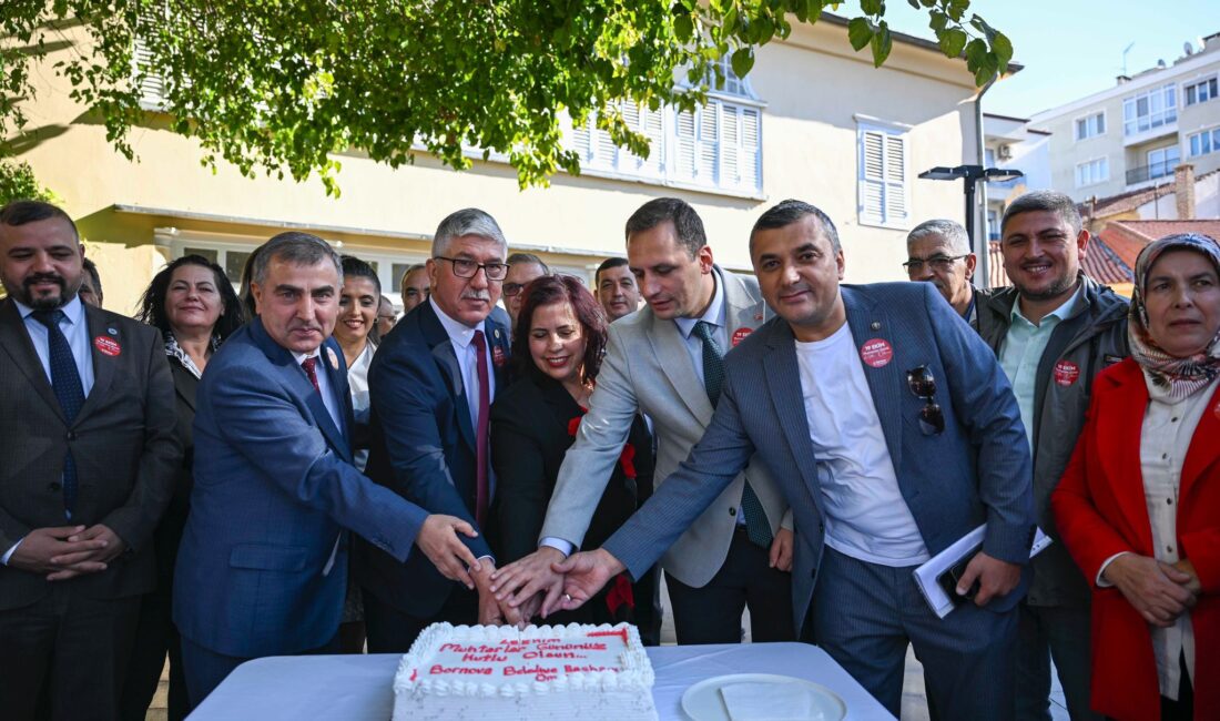 Bornova’daki 45 mahalle muhtarı, dijital çağın gereklerine uygun eğitimlerle donatılacak.