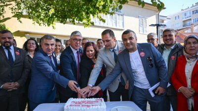 Bornova’daki 45 mahalle muhtarı, dijital çağın gereklerine uygun eğitimlerle donatılacak.