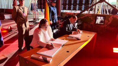 İzmir Büyükşehir Belediye Başkanı Dr. Cemil Tugay, erkek kadın, çocuk