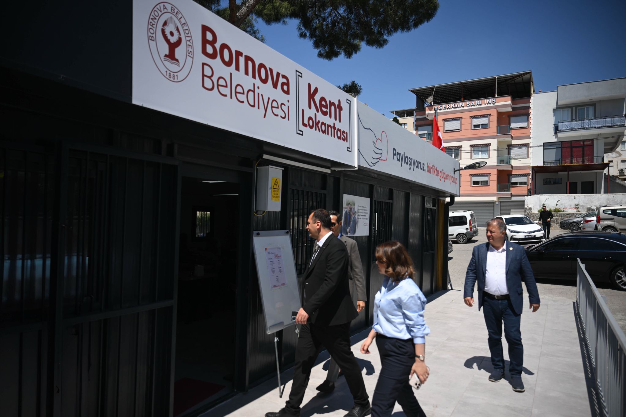 Bornova Belediyesi, 3.000 haneye ücretsiz alışveriş, her gün yüzlerce kişiye
