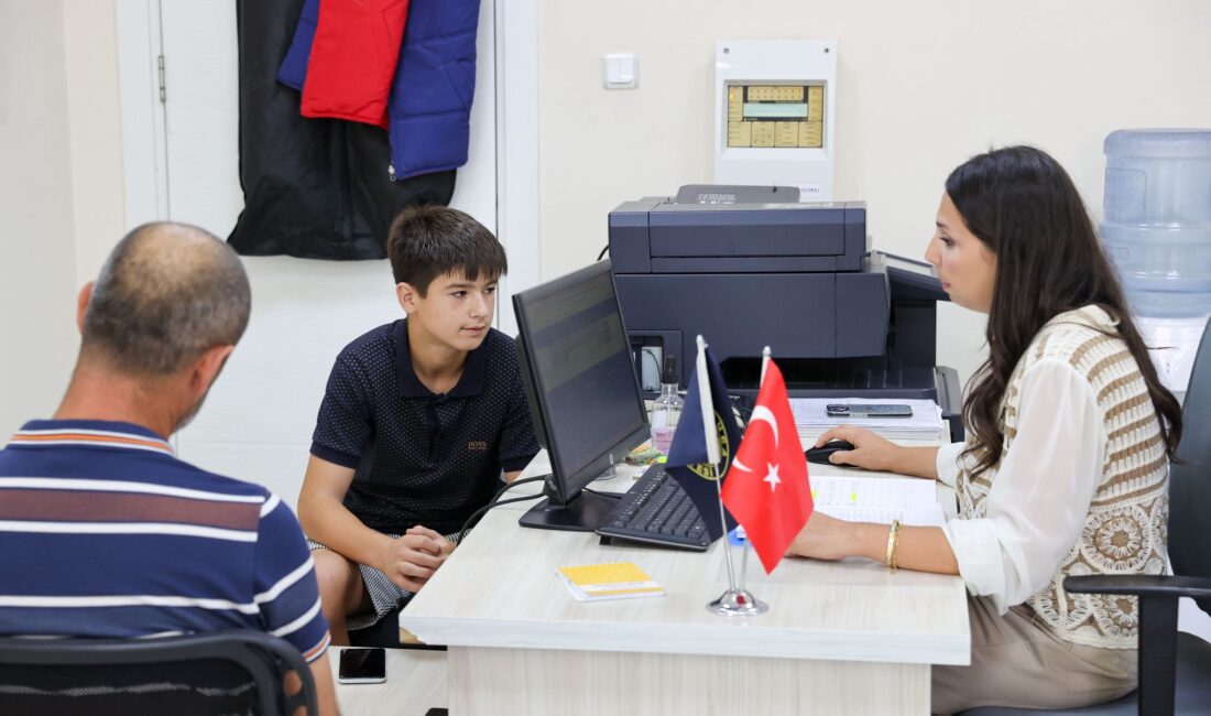 Buca Belediyesi, LGS tercih sürecinde öğrencilere yalnız olmadıklarını hissettiriyor. Barış