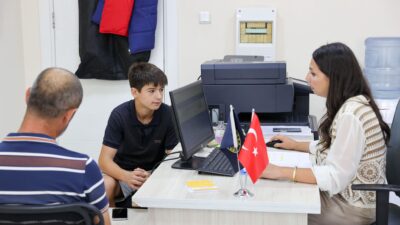 Buca Belediyesi, LGS tercih sürecinde öğrencilere yalnız olmadıklarını hissettiriyor. Barış