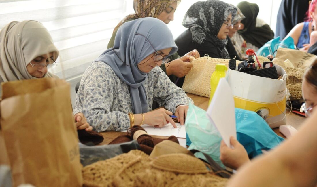 Karşıyaka Belediyesi, “Kadın Gücü Mahallede” buluşmalarıyla kadınların sorunlarını dinliyor, çözüme