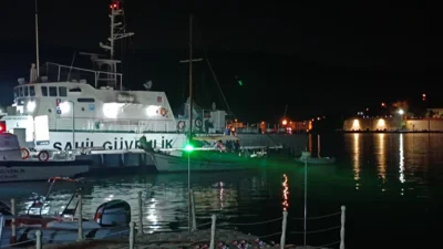 İzmir Foça’da limana demirli teknede 51 yaşındaki Alper O. iple