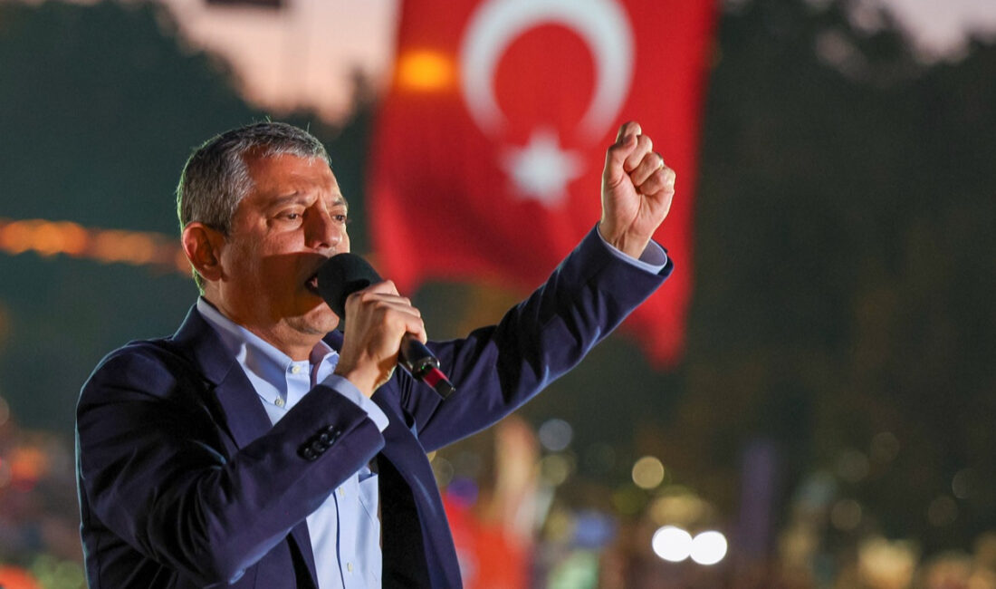 CHP Genel Başkanı Özgür Özel, Silivri’de tutuklu Ekrem İmamoğlu’nu ziyaret