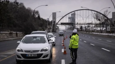 Ankara’da bazı yollar 12.00’den itibaren trafiğe kapalı.

