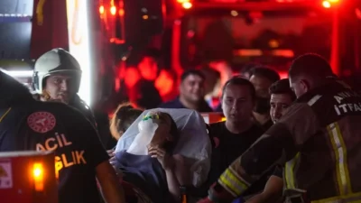 Ankara’da bir binada gece saatlerinde yangın çıktı. Biri bebek üç