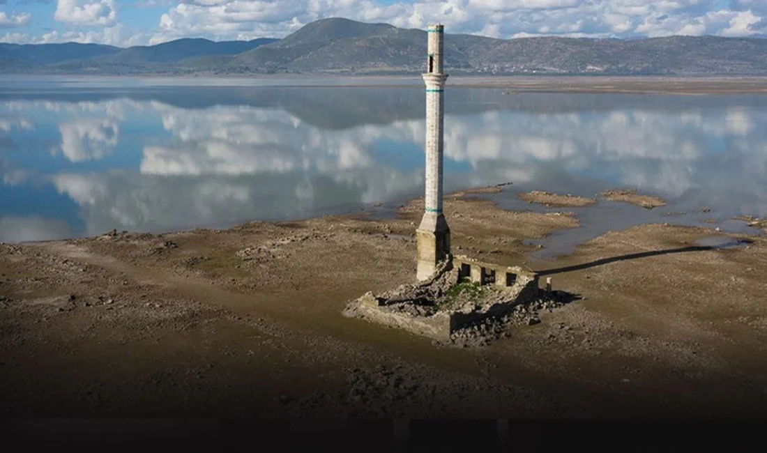 Kuraklığın vurduğu İzmir’de Gördes Barajı tamamen kurudu. Tahtalı’da seviye dibe