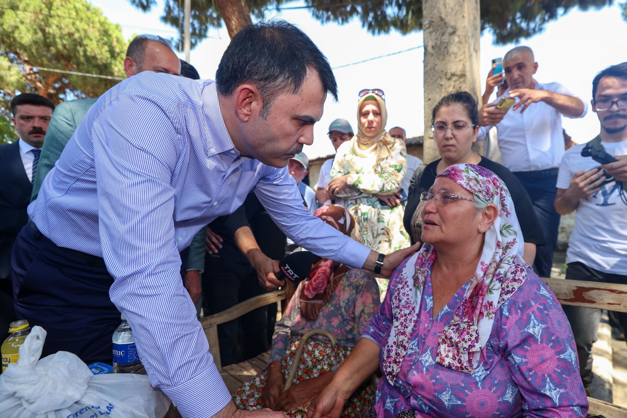 Ödemiş'te orman yangınında hasar gören köyleri ziyaret eden Çevre, Şehircilik