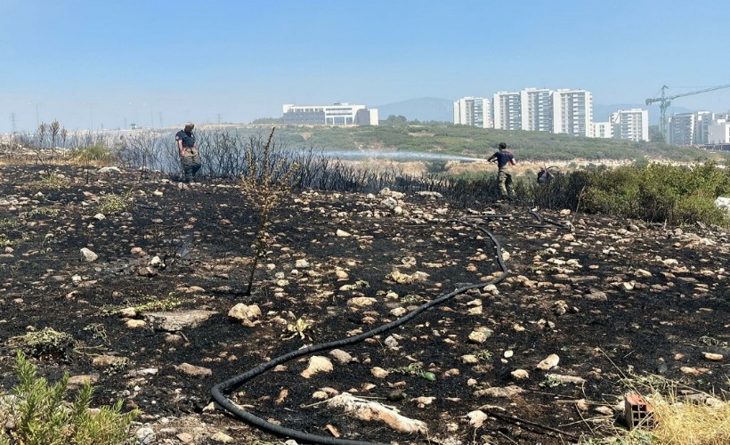 İzmir’in Buca ilçesinde Şahin Tepesi mevkisinde çıkan orman yangını, ekiplerin