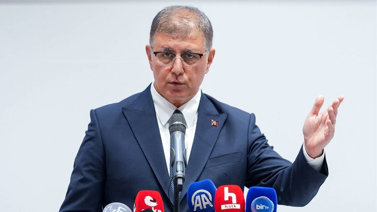 İzmir Büyükşehir Belediye Başkanı Cemil Tugay, eski yönetimle ilgili soruşturmanın