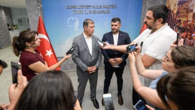 İzmir Büyükşehir Belediye Başkanı Cemil Tugay, kentte gündemi meşgul eden