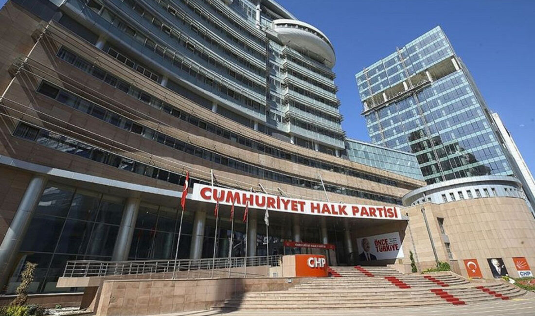 CHP’den operasyonlara karşı hamle CHP, partili belediyelere yönelik süren operasyonlara karşı 10 Temmuz Perşembe