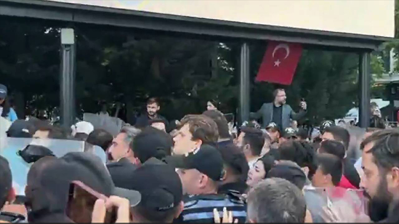 CHP Gençlik Kolları'nın "100. gün" protestosu engellendi. Ankara'da polis ablukası