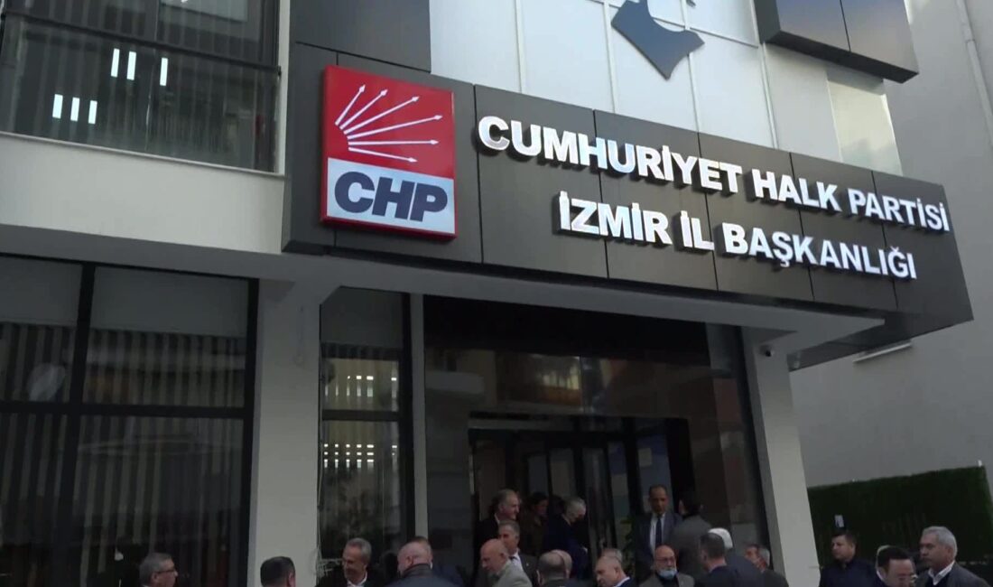 İzmir Büyükşehir Belediyesi'ne yönelik sabah saatlerinde başlatılan operasyonun ardından CHP