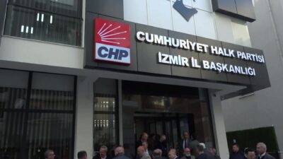 İzmir Büyükşehir Belediyesi'ne yönelik sabah saatlerinde başlatılan operasyonun ardından CHP