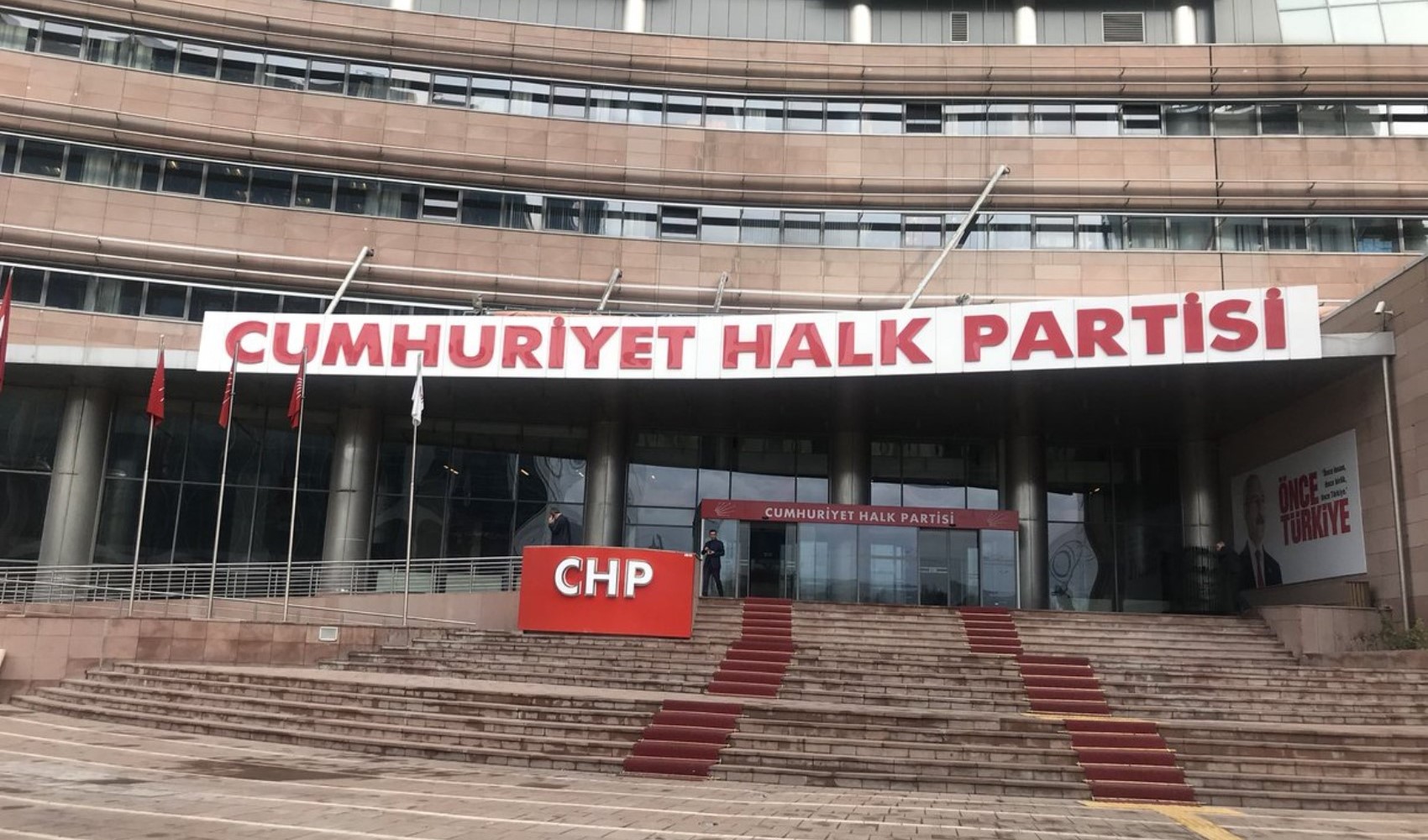 CHP Genel Başkan Yardımcısı Gökhan Zeybek, İzmir Büyükşehir Belediyesi'ne yönelik