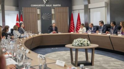 CHP Genel Başkanı Özgür Özel, CHP'li belediyelere gerçekleşen yeni operasyon