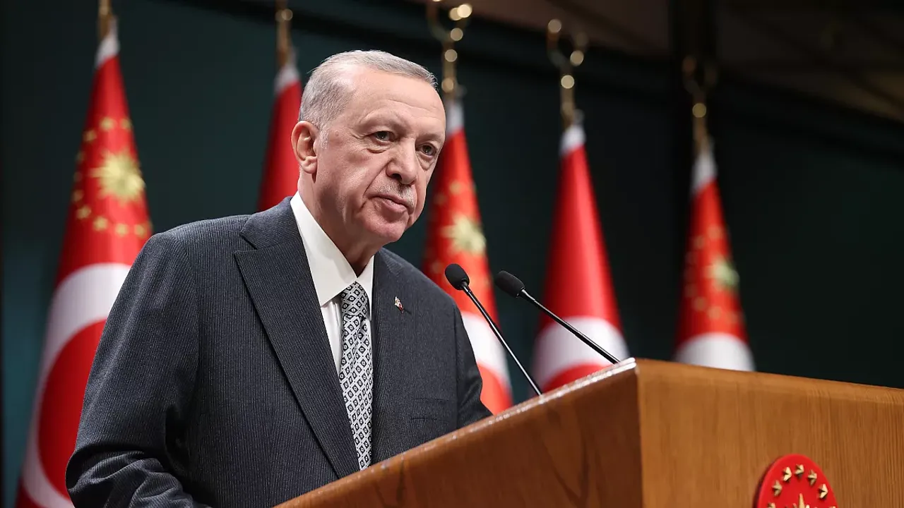 Cumhurbaşkanı Erdoğan bugün AK Parti kampının açılışında kritik mesajlar verecek.

