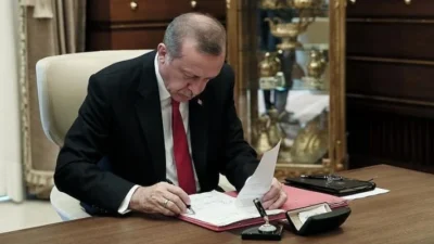 Cumhurbaşkanı Tayyip Erdoğan imzasıyla yayınlanan bazı atama ve görevden alma