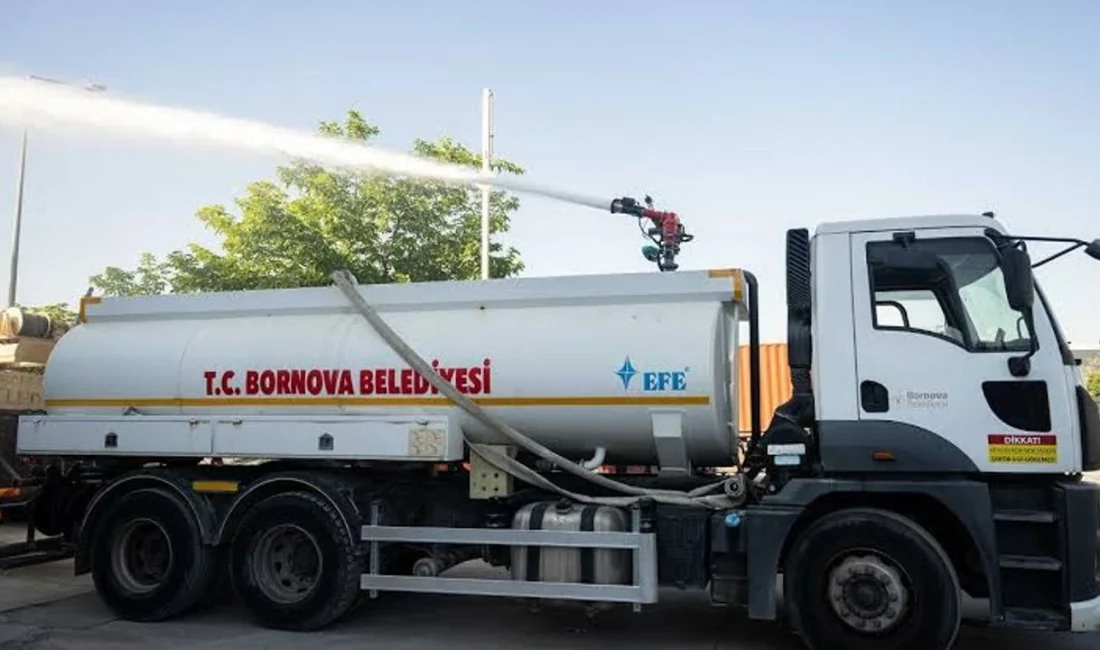 Bornova Belediye Başkanı Ömer Eşki, tankerleri Yangına Müdahale Aracı (YOMA)
