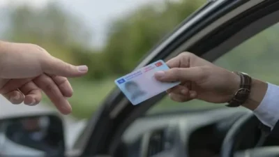 Eski tip sürücü belgelerini henüz yenilemeyen milyonlarca vatandaşı ilgilendiren kritik