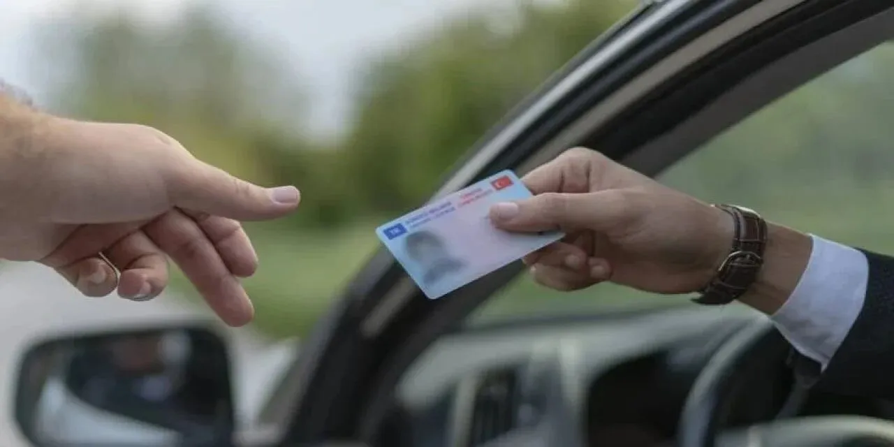 Eski tip sürücü belgelerini henüz yenilemeyen milyonlarca vatandaşı ilgilendiren kritik