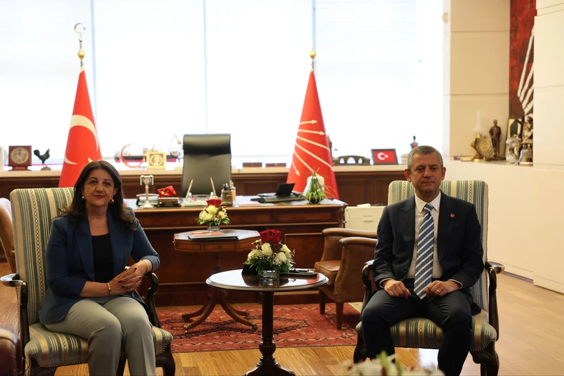 DEM Parti’den CHP’ye kritik ziyaret! Süreç Meclis’e taşınıyor, destek tam.