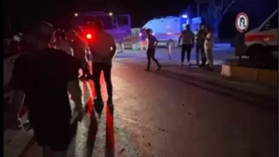 Trafik ışıklarının çalışmadığı kavşakta kamyonet ile hafif ticari araç çarpıştı,