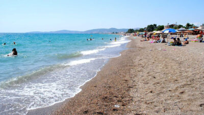 Meteoroloji verilerine göre İzmir'de hava sıcaklığı 38°C’ye gerilese de kavurucu