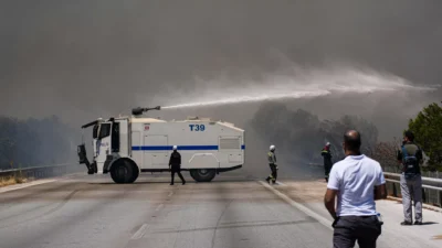 Ödemiş'te 81 yaşındaki vatandaş dumandan öldü, 37 kişi tahliye edildi.