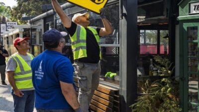 İzmir Büyükşehir Belediyesi Zabıta Dairesi Başkanlığı Denetim Şube Müdürlüğü ekipleri,