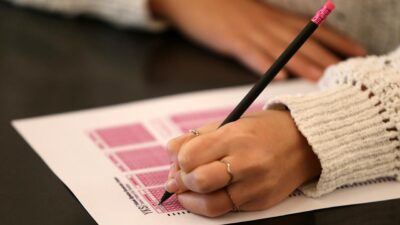 2,5 milyondan fazla adayın yarıştığı 2025 YKS’de gözler birincilere çevrilirken,