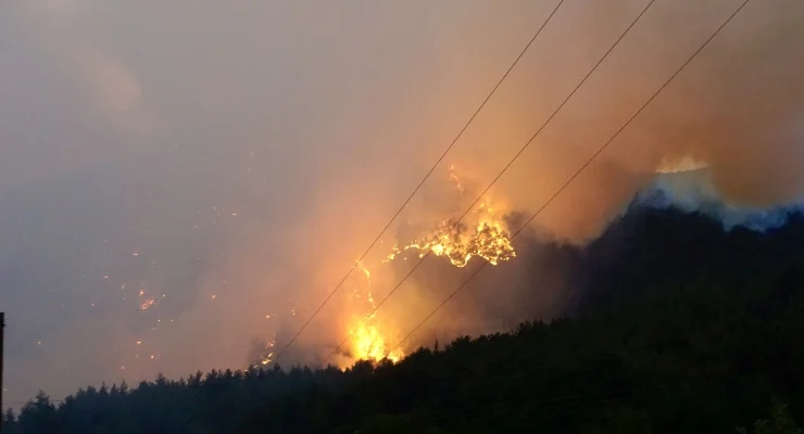 Safranbolu ve Ovacık’taki yangınlara havadan ve karadan müdahale sürüyor