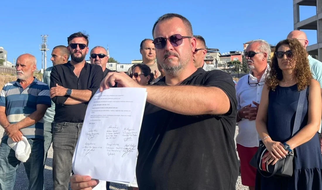 İzmir Gaziemir’deki Gazicity Kooperatifi üyeleri, yıllardır süren mağduriyetlerine ses vermek