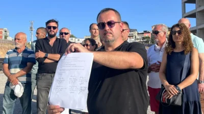 İzmir Gaziemir’deki Gazicity Kooperatifi üyeleri, yıllardır süren mağduriyetlerine ses vermek