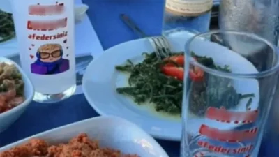 Mülkiyeliler Birliği'nin İstanbul'daki lokaline küfürlü rakı bardakları paylaşımlarının ardından Ticaret