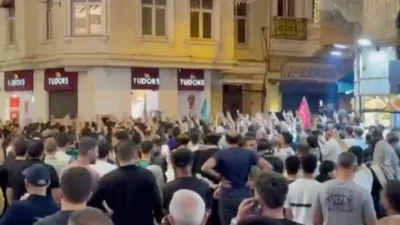 LeMan dergisinin binası önünde toplanan grupların bekleyişi sürerken, İstanbul Valisi