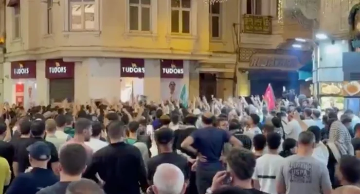 LeMan dergisinin binası önünde toplanan grupların bekleyişi sürerken, İstanbul Valisi