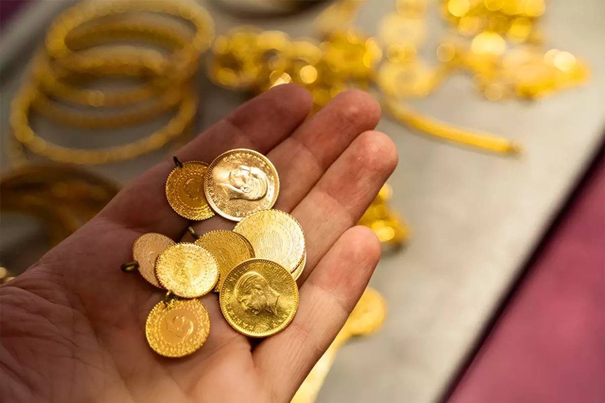 Gram altın, güne düşüşle başladıktan sonra toparlanarak 4 bin 324
