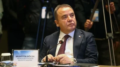 Antalya Büyükşehir Belediye Başkanı Muhittin Böcek, rüşvet alma suçlamasıyla tutuklandı.