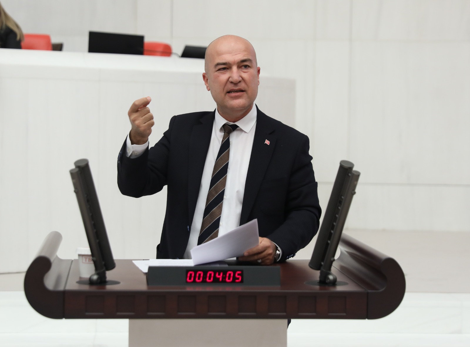 CHP Genel Başkan Yardımcısı ve İzmir Milletvekili Murat Bakan, elektrik