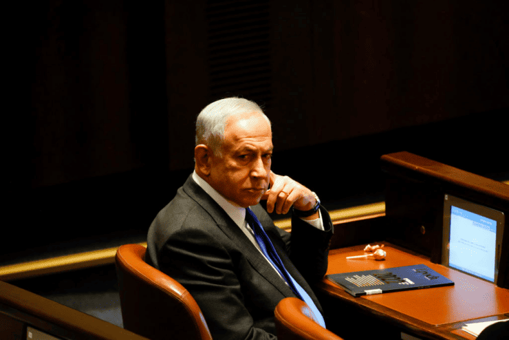 İsrail Başbakanı Binyamin Netanyahu gıda zehirlenmesi nedeniyle doktorlar tarafından tedaviye
