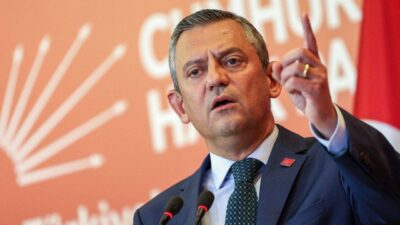 CHP Genel Başkanı Özgür Özel, İzmir’de aralarında eski Büyükşehir Belediye