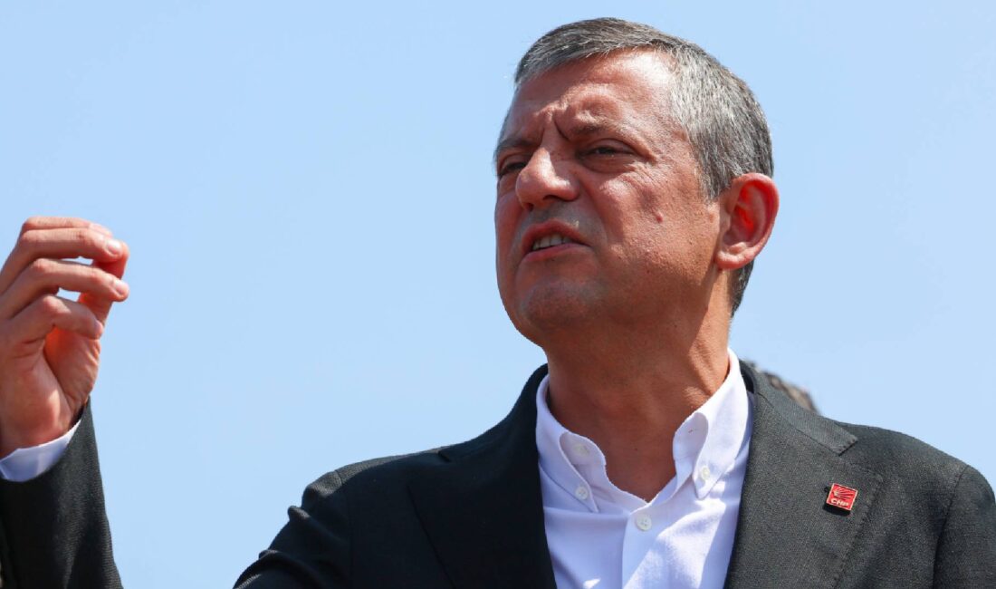 CHP lideri Özgür Özel, Malatya'daki “Millet İradesine Sahip Çıkıyor” mitinginde