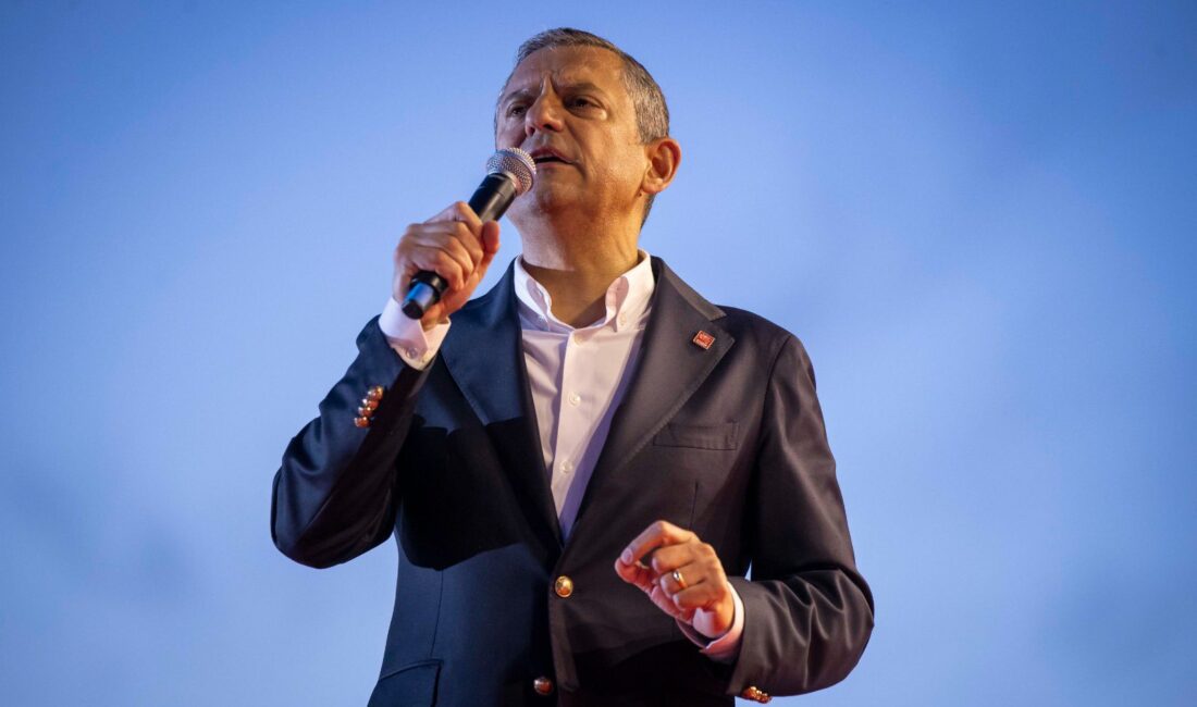 CHP Genel Başkanı Özgür Özel, gözaltı dalgasının ardından bugün İzmir'e