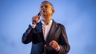 CHP Genel Başkanı Özgür Özel, gözaltı dalgasının ardından bugün İzmir'e